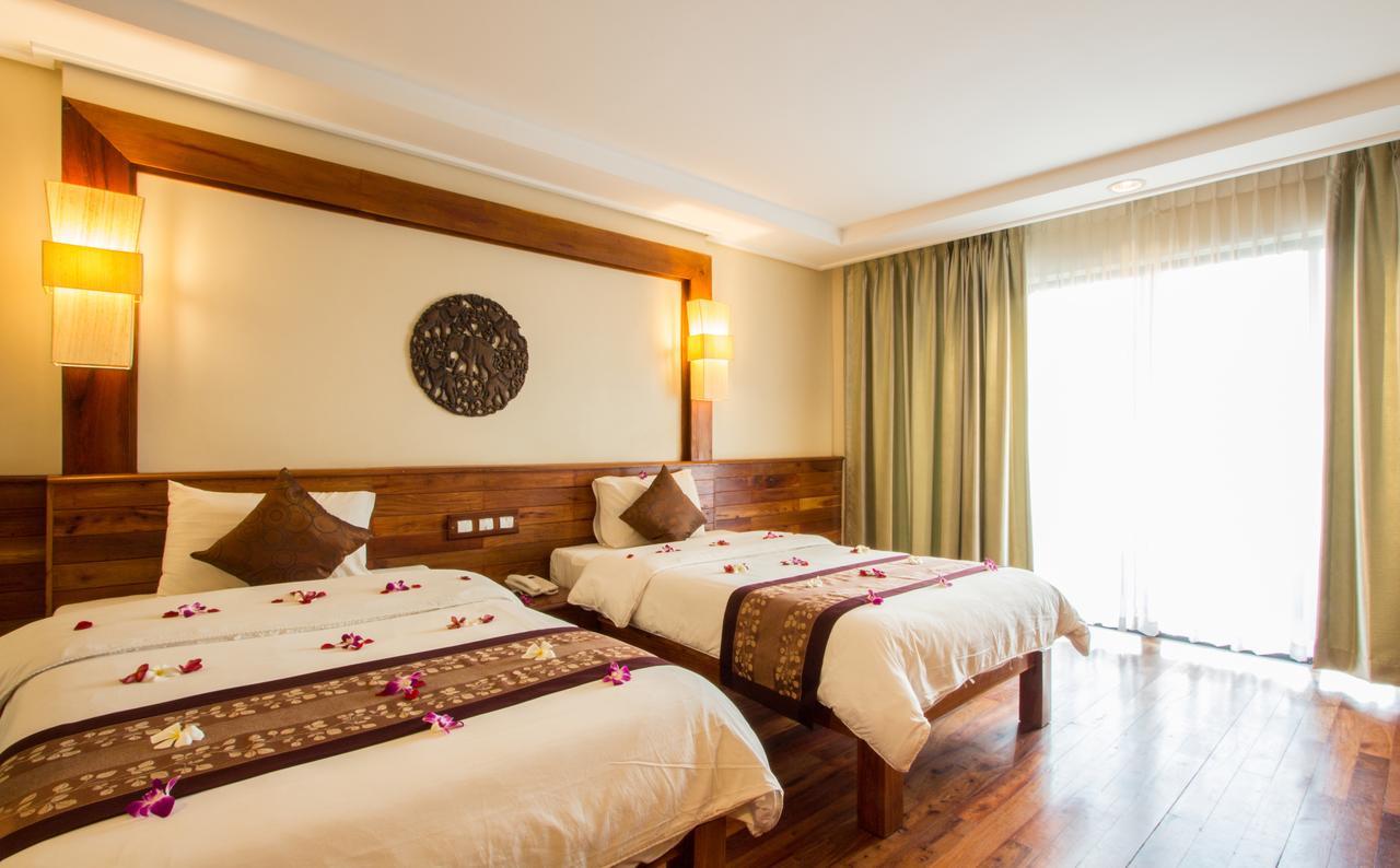 Royal Empire Premium Hotel Siem Reap Exterior foto