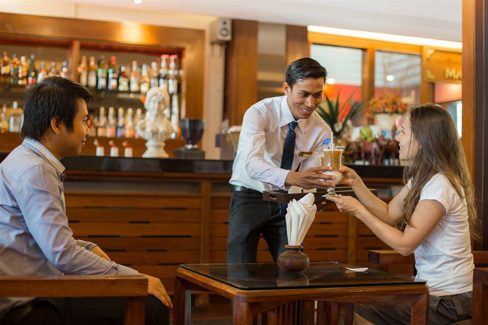 Royal Empire Premium Hotel Siem Reap Exterior foto